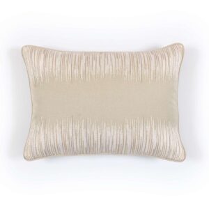 Rechthoekig Elitis Basile CO 257 17 02 sierkussen van Buningh in beige met lichte, verticale strepen.