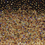 Abstract Elitis-behang met kleurrijke penseelachtige stippen die van donker naar licht verlopen.