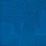 Diepblauw Elitis Art Paper Amami behang met een abstracte, rechthoekige textuur.