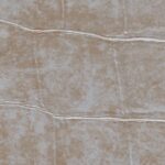 Beige Elitis-behang Big Croco VP 426 04 met een structuur die krokodillenleer imiteert.
