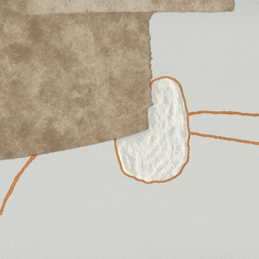 Abstracte close-up van Elitis behang Cuzco TP 332 02 met textuur uit de Voile de papier collectie in beige, wit en oranje tinten.
