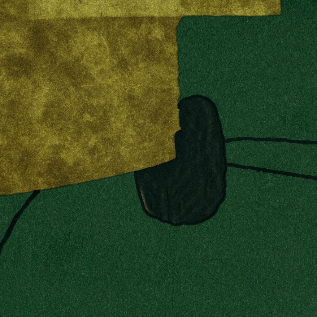 Abstract patroon van het Elitis-behang Cuzco TP 332 04 uit de Voile de papier collectie met groene, okergele en zwarte vormen.