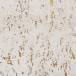 Lichtbeige Elitis Eclat RM 631 02 behang met goudkleurige en structuuraccenten.