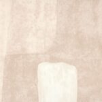 Abstract Elitis-behang uit de Espiritu Voile de Papier collectie in zachte beige- en crèmetinten met textuur-effect.