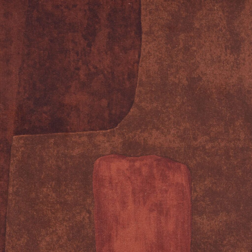 Abstract Elitis-behang uit de Voile de papier collectie met organische vormen in warme rood- en bruintinten.