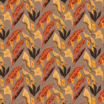 Decoratief Elitis-behang uit de Flower Power-serie met een patroon van abstracte bloemen en bladeren in oranje, geel, zwart en rood op een bruine achtergrond.