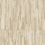 Beige Elitis-behang uit de Formentera La Casa de Paja collectie met een structuur van verticale stroken.
