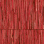 Rood Elitis-behang uit de Formentera-collectie met een textuur die doet denken aan verticale stroken stro.