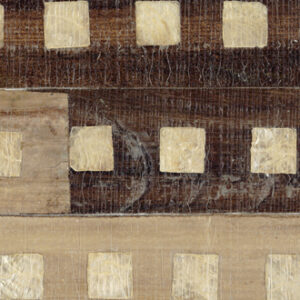 Detail van het Elitis-behang Iloilo RM 970 75 met vierkante patronen in beige en bruintinten.