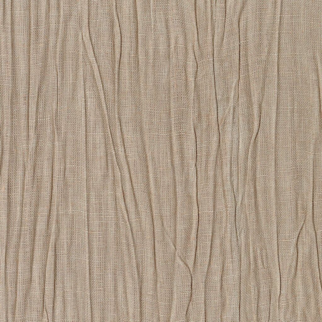 Beige Elitis Lin Plâtre Himalaya RM 1049 02 behang met een kreukelige linnenstructuur.