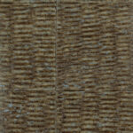 Structuurbehang Elitis Natural Mood VP 915 19 met een geribbeld, natuurlijk ogend patroon in bruin- en blauwtinten.