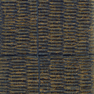 Zwart-gouden Elitis behang met een natuurlijke, textuurrijke structuur en horizontaal patroon.