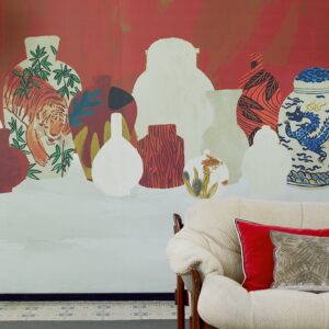 Illustratief Elitis-behang met vaasmotieven, waaronder een tijger en een draak op oosterse potten.
