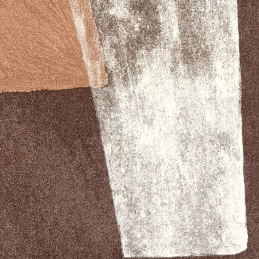 Abstract patroon in aardetinten op Elitis-behang Tutto TP 333 04 uit de Voile de papier-collectie.