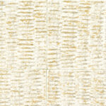 Beige en goudkleurig Elitis-behang VP 915 02 met een gestructureerd, tegelachtig patroon.
