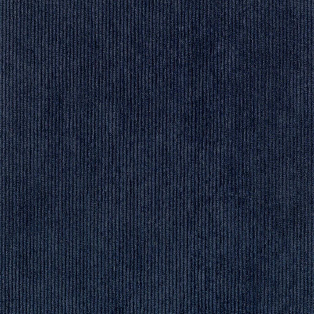 Donkerblauw Elitis Alcove behang met een fijne verticale ribstructuur.
