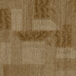 Decoratief Elitis-behang met houtlook en geometrisch reliëfpatroon in natuurlijke bruintinten.
