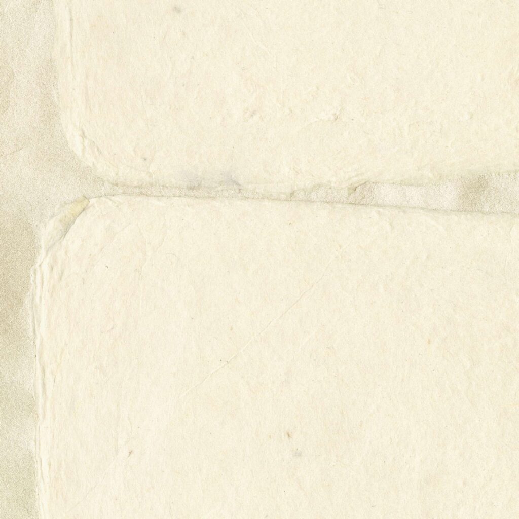 Close-up van Elitis Hanji Nishino RM 1059 01 behang met een textuur van handgeschept papier in een lichte crèmekleur.