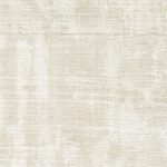 Lichtbeige Elitis behang met subtiele textuur uit de La Caravane Atelier d'Artiste Eldorado VP 880 02 collectie.