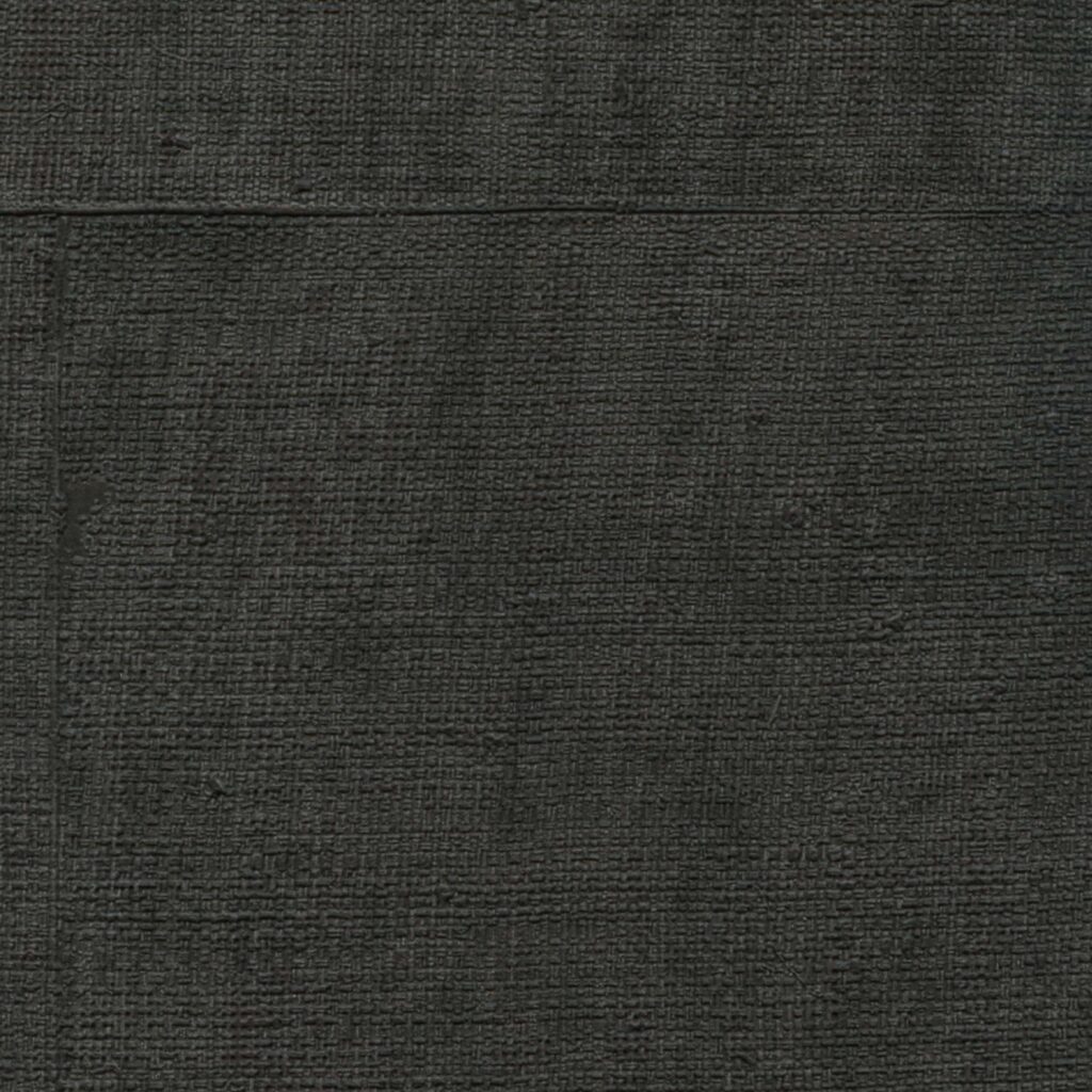 Donkergrijs Elitis-behang met een grove, textiele structuur uit de La Caravane Atelier d’Artiste Eldorado collectie.