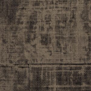 Donkerbruin Elitis-behang uit de La Caravane collectie met een grove textielstructuur en artistiek verweerd patroon.