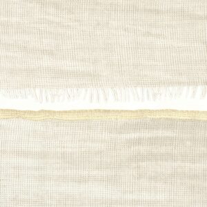 Behang met geweven textuur in neutrale tinten en franjes, uit de Elitis La Caravane Moshi Moshi collectie.