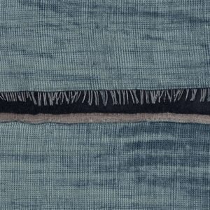 Blauw Elitis-behang La Caravane Moshi Moshi VP 942 13 met geweven textuur en decoratieve franjes.