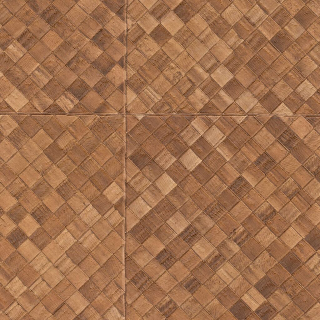 Close-up van het Elitis behang ‘Matières Végétales Buri VP 985 75’ met een patroon van gevlochten natuurlijke vezels in warme bruintinten.