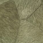 Detail van Elitis-behang Memoires Pampa VP 967 60 met een textuur van groene, harige, geometrisch gevormde vlakken.