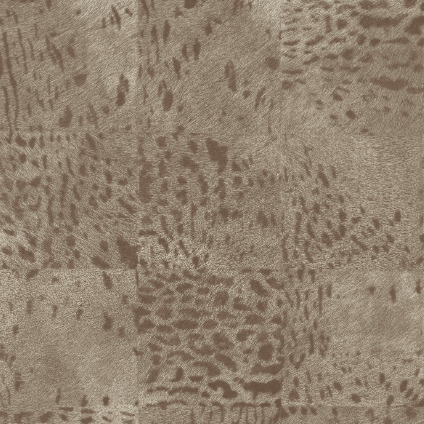 Behang met een glanzende, panterachtige textuur in warme bruintinten uit de Elitis Mémoires-collectie (Panthère VP 653 11).