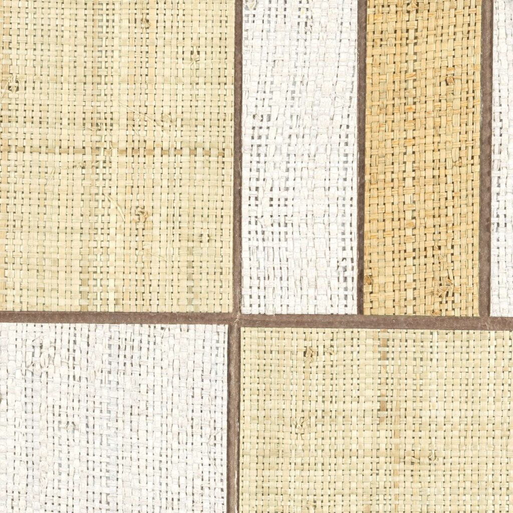 Beige en wit Elitis Merida Partitura RM 1020 02 behang met een geweven textuur en rechthoekig patroon.