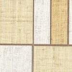 Beige en wit Elitis Merida Partitura RM 1020 02 behang met een geweven textuur en rechthoekig patroon.