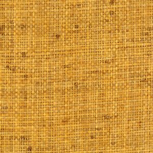 Natuurlijke wandbekleding van geweven Elitis Merida Cesteria behang in een warme, goudbruine tint.