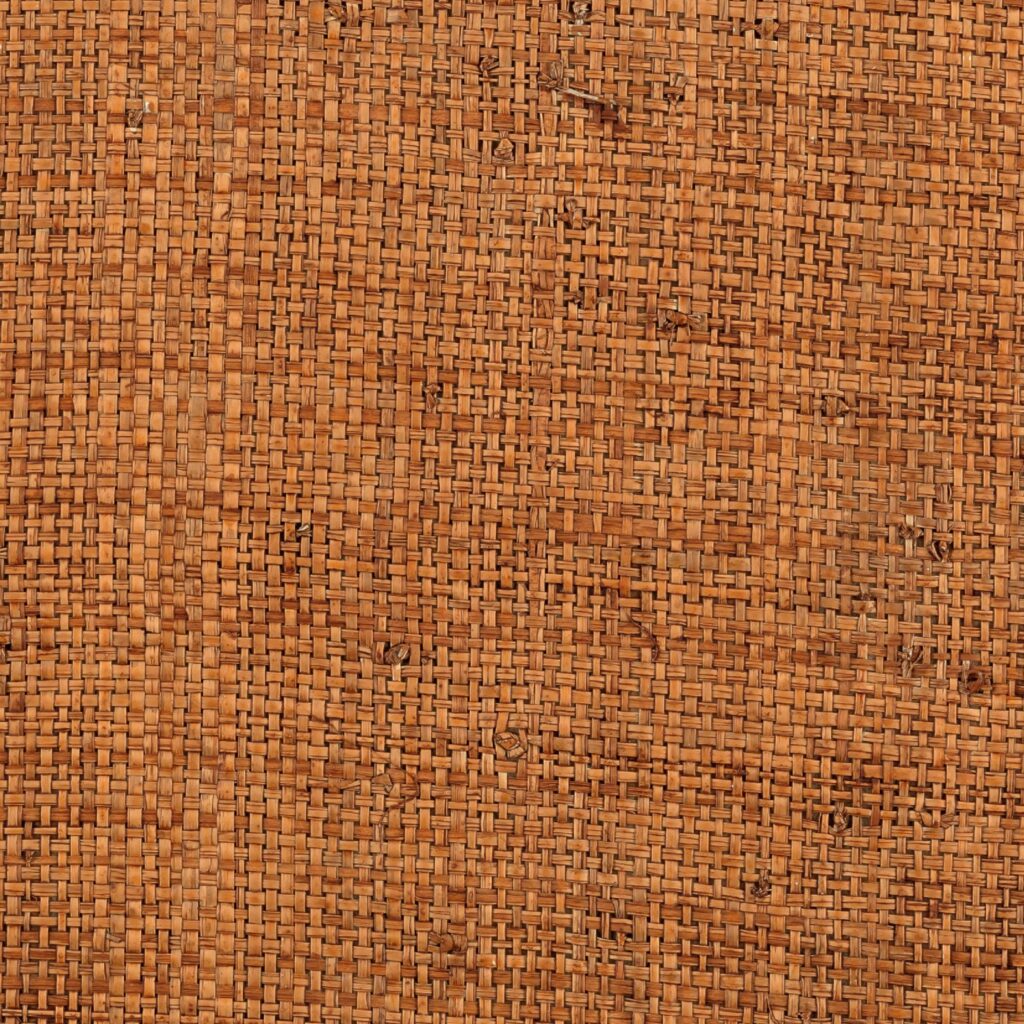 Close-up van Elitis Merida behang met een bruin geweven rietstructuur in Cesteria RM 1017 35.