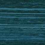 Donkergroen Elitis-behang met een horizontaal gestreept patroon uit de Mouvements Esprit Libre RM 1024-67 collectie.