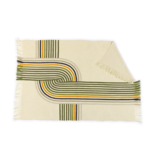 Beige Elitis Betty PL 308 65 02 Lierre plaid met gekleurde gebogen strepen en franjes aan de randen.