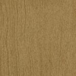 Houtlook behang met een gesculpteerde textuur in een warme bruingouden tint uit de Elitis Bois Sculpte collectie.