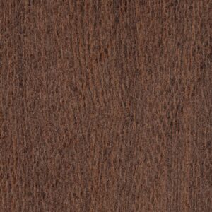 Close-up van Elitis Bois Sculpte wandbekleding met een donkerbruine, houtachtige textuur en fijne groeven.