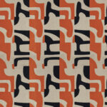 Abstract patroon van de Elitis Cancun stof LZ 893 34 met organische vormen in zwart, oranje en beige.