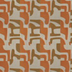 Abstract patroon op Elitis Cancun-stof LZ 893 39 in oranje, bruin en beige tinten.