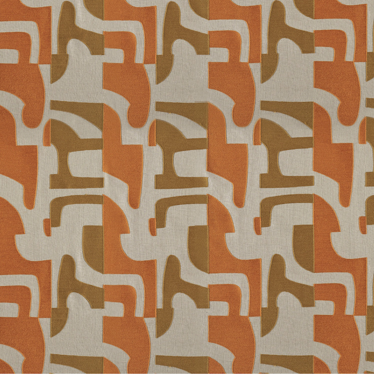 Abstract patroon op Elitis Cancun-stof LZ 893 39 in oranje, bruin en beige tinten.
