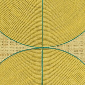 Detail van het wandpaneel ‘Cordes Sensibles’ van Élitis x Véronique de Soultrait met gele ronde koordpatronen op een geweven achtergrond.