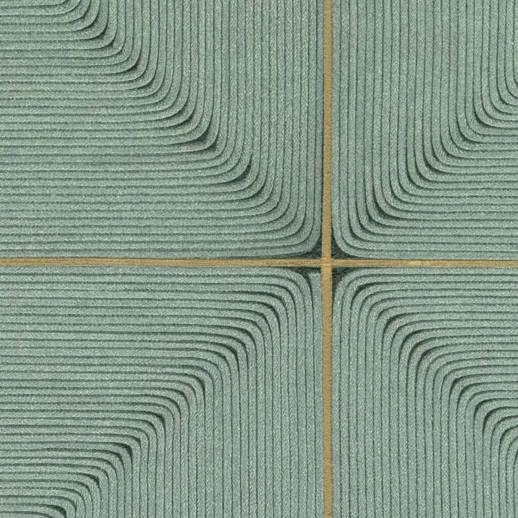 Textuurdetail van het Elitis Cordes Sensibles Sillage wandpaneel ontworpen door Véronique de Soultrait met een patroon van gebogen touwen op een groene achtergrond.