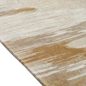 Detail van het Elitis Emile TA 135 17 02 vloerkleed met een abstract patroon in beige, taupe en okergeel.