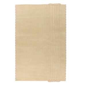 Beige Elitis Ernest TA 132 04 02 vloerkleed met subtiel lijnpatroon aan één zijde.