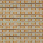 Textielpatroon Elitis Escondido Laredo met horizontale rijen van goudgele rechthoeken op een beige achtergrond.