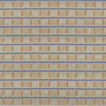 Textielpatroon Elitis Escondido Laredo met horizontale blauwe lijnen en rechthoekige beige en okergele vormen.