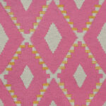 Roze Elitis Escondido Paloha LR 362 56 patroon met diamantvormige motieven en gele accenten.