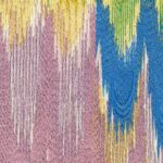 Detailopname van de Elitis Excentric Groovy stof LZ 895 57 met een abstract patroon in paars, geel, blauw en groen.