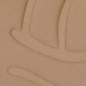 Detail van het Elitis Forms Wall Wave Flanelle RM 1055 05 behang met een reliëfpatroon in zandkleurige stofstructuur.